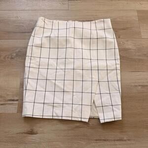 Banana Republic Women's Size 6 White and Black Plaid Pencil Skirt Career Wear